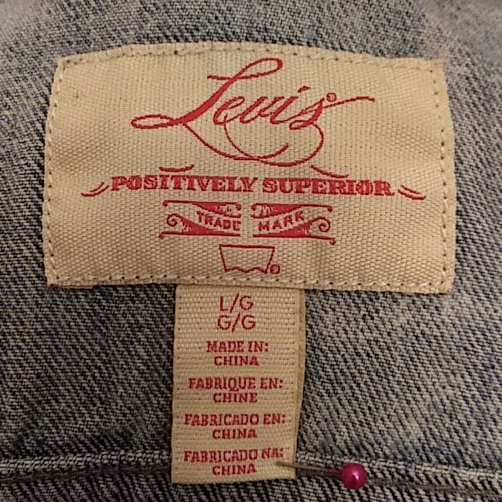 TR Levi's Positively Superior Acid Wash - EUC - Picture 6 of 7